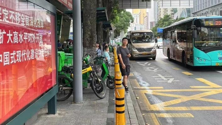 羅湖某公交站有安全隱患？將優(yōu)化非機(jī)動(dòng)車停放點(diǎn)